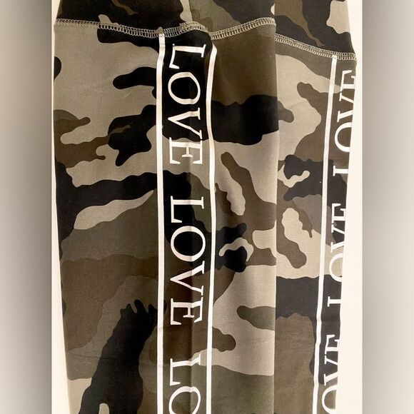 New York & Company Soho Street yoga pants green Camo size M with reflective LOVE - Picture 4 of 7